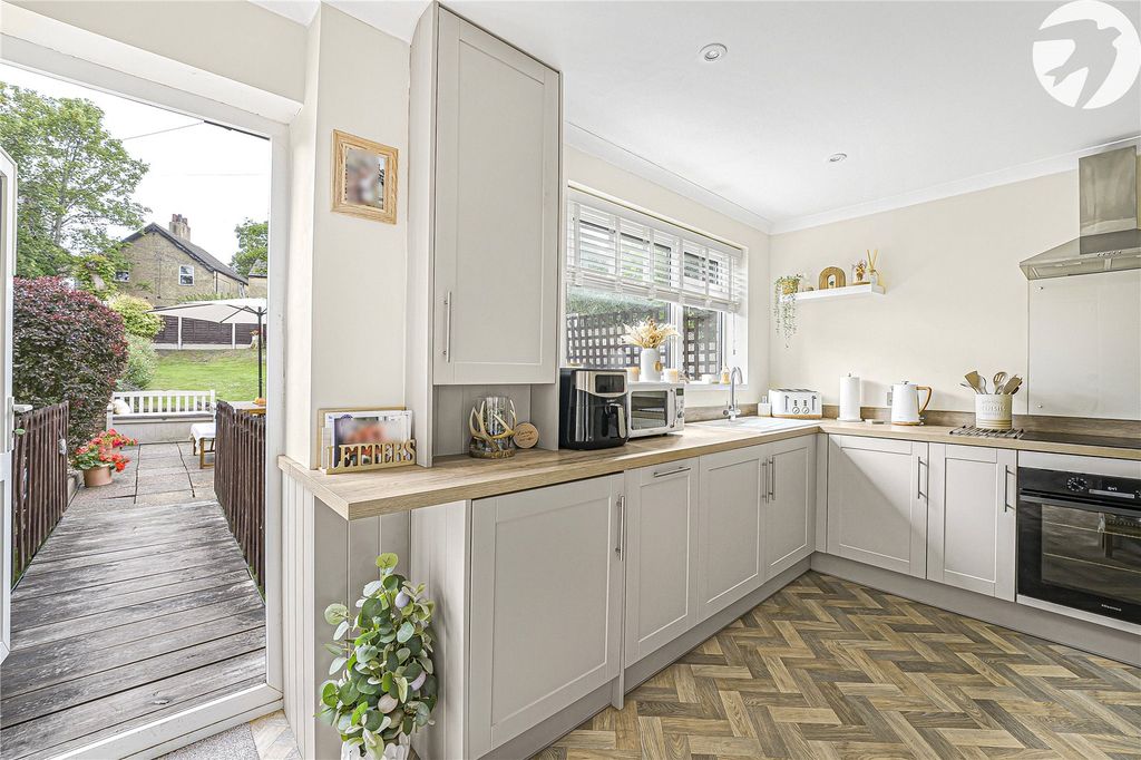 Property photo 2 of 28 Kitchen/Dining