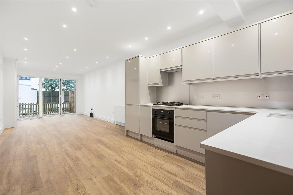 Property photo 3 of 13 Bedroom