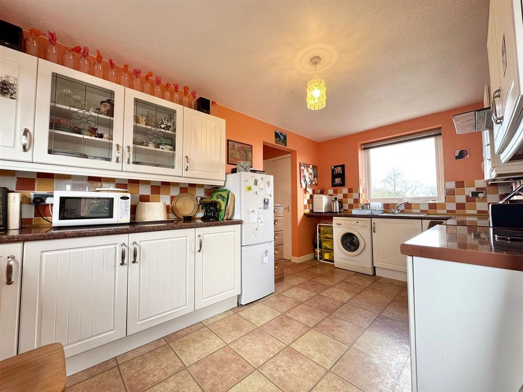 Property photo 2 of 16 Kitchen