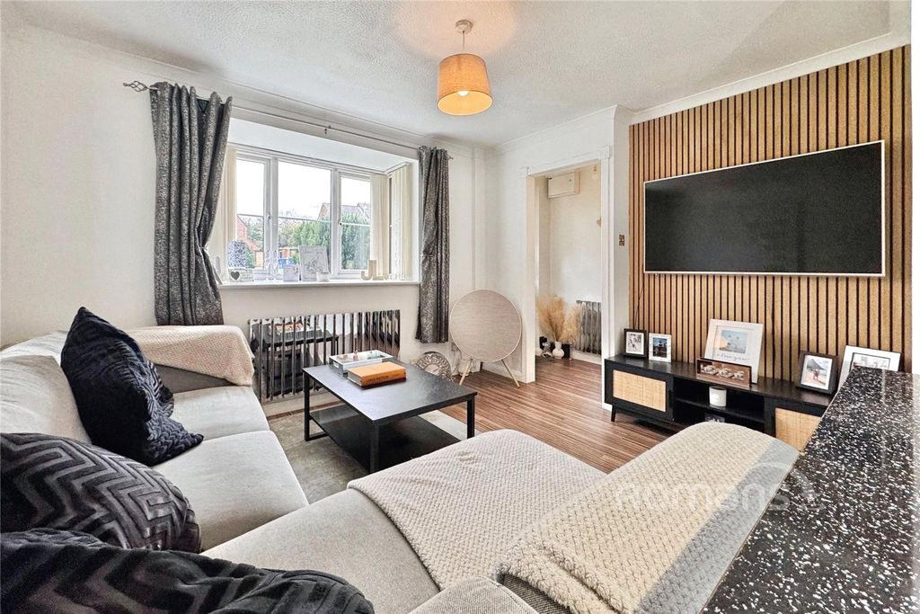 Property photo 3 of 11 Living Room