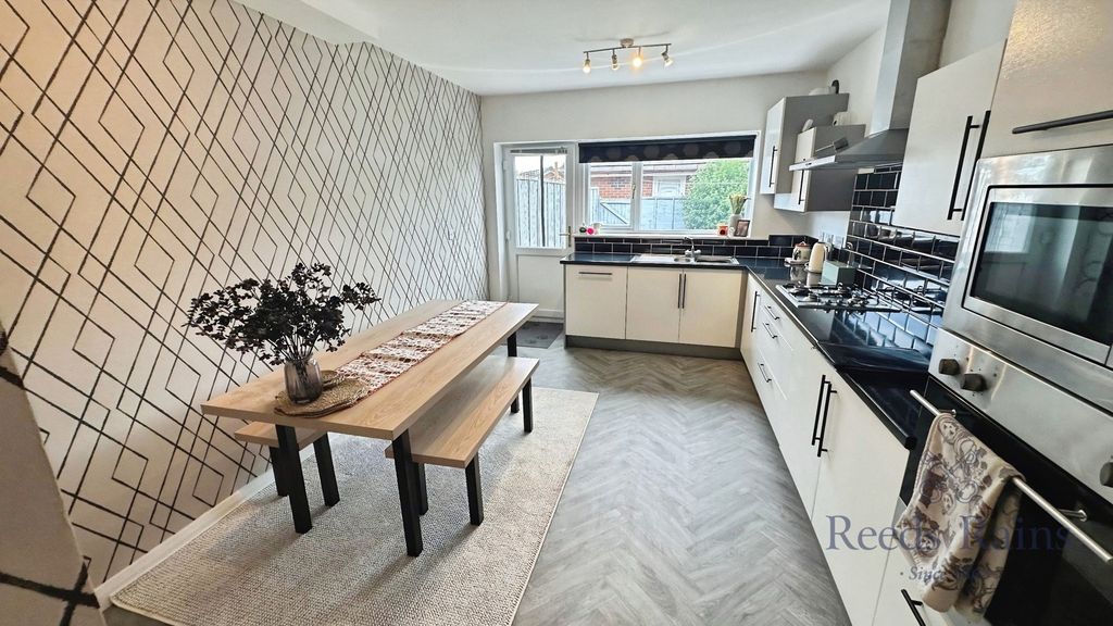 Property photo 3 of 9 Dining Kitchen