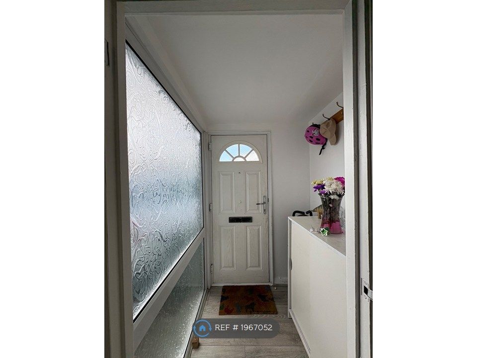 Property photo 1 of 33 Vestibule - Entrance