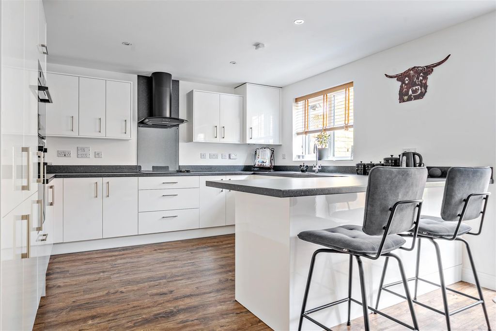 Property photo 3 of 24 1335064-13-6899Fe7Ddfd87.Jpg