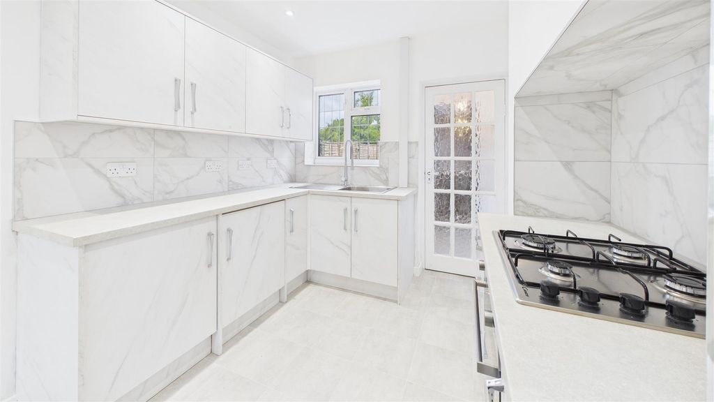 Property photo 3 of 20 Cam05101G0-Pr0101-Still010.Jpg