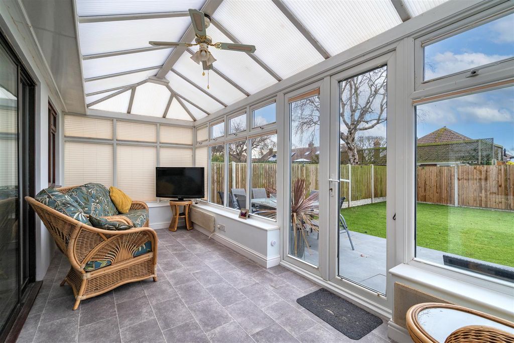 Property photo 3 of 26 Conservatory