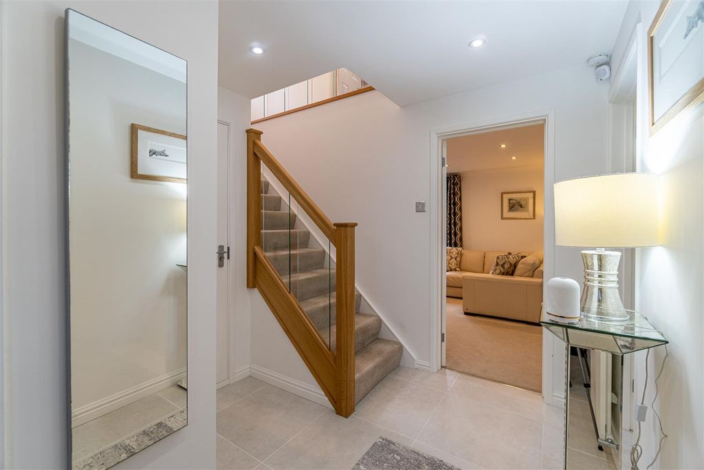 Property photo 2 of 32