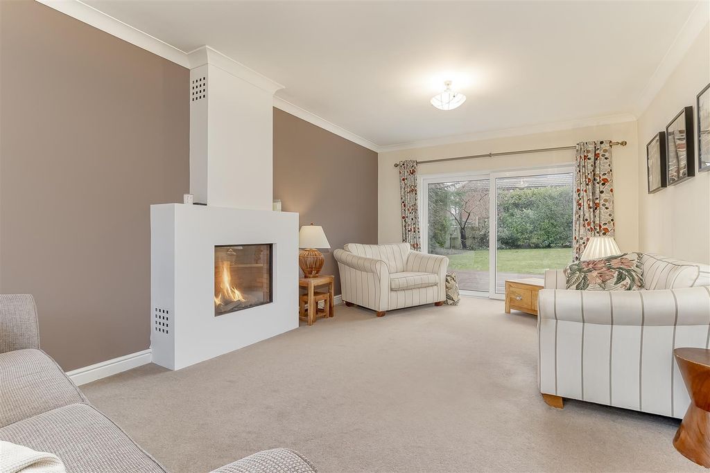 Property photo 3 of 42 Lounge - C.Jpg