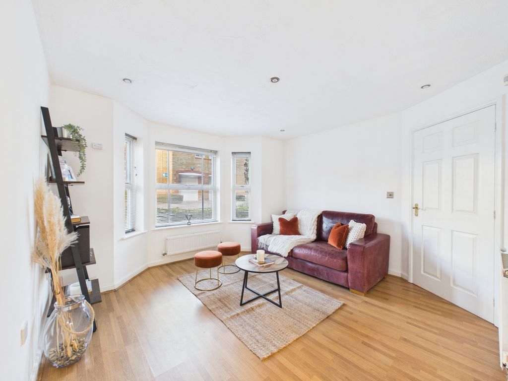 Property photo 2 of 13 Lounge