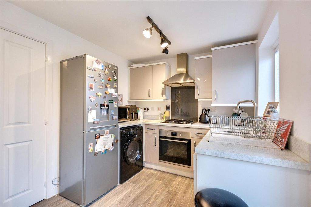 Property photo 3 of 16 Kitchen Diner