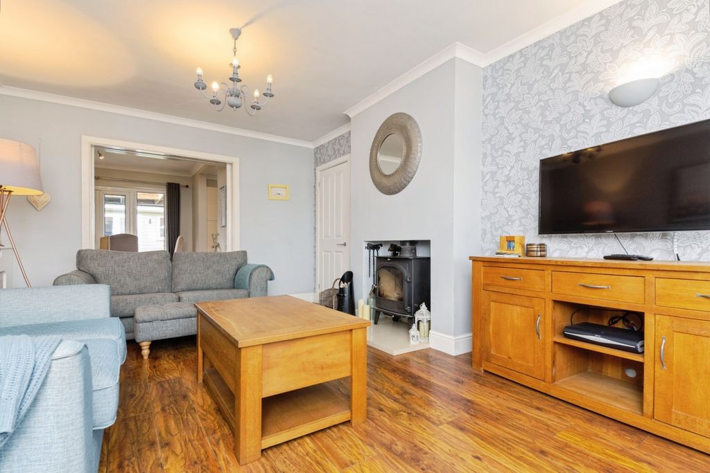 Property photo 3 of 25 Living Room