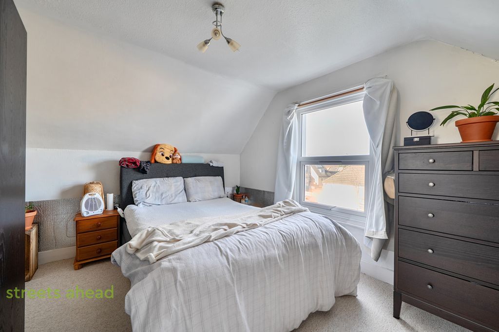 Property photo 3 of 16 d2d80B27-Ff63-484...