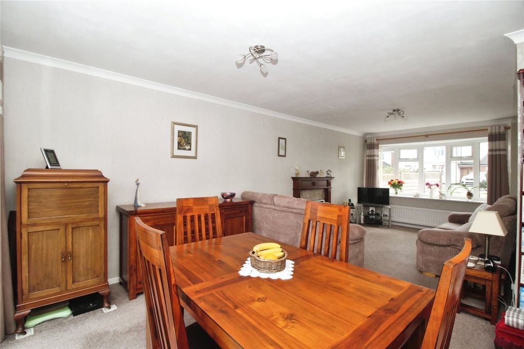 Property photo 3 of 15 Dining Area