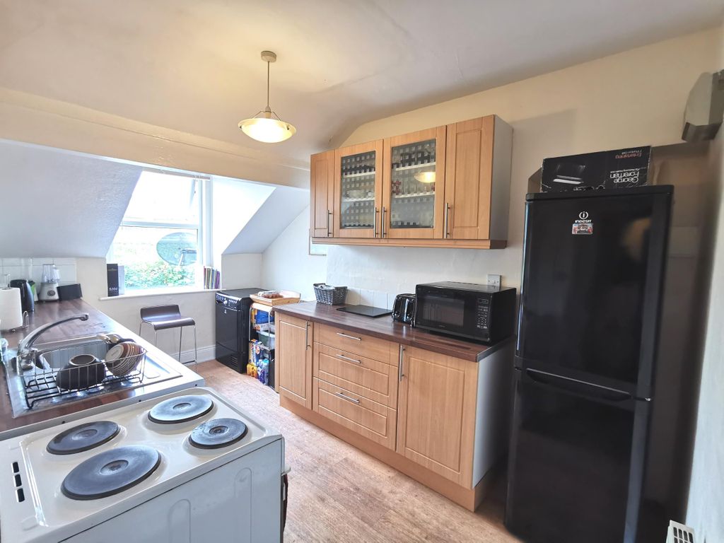 Property photo 2 of 8 Kitchen