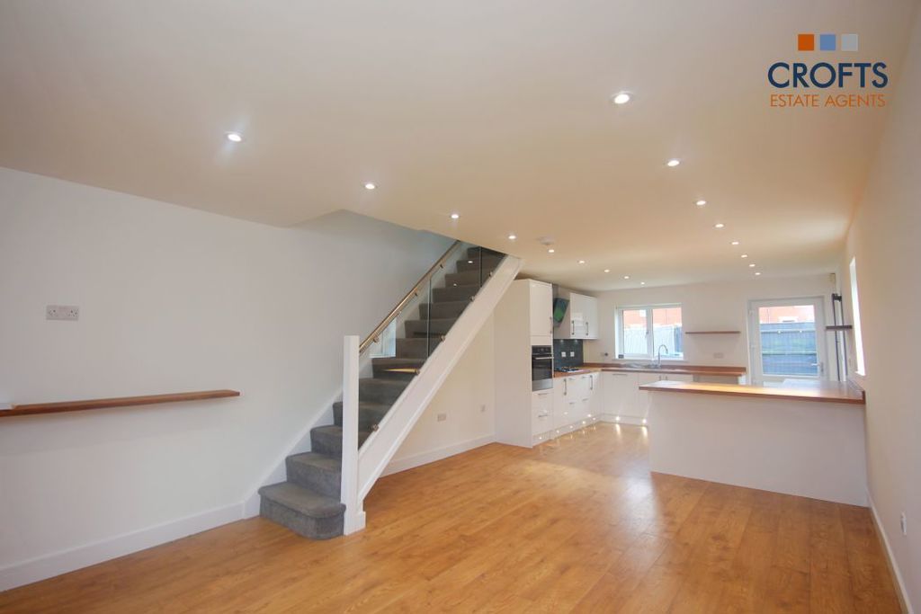 Property photo 2 of 11 Lounge