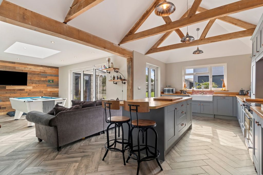 Property photo 3 of 32