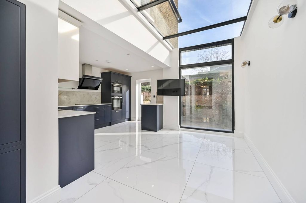 Property photo 3 of 41
