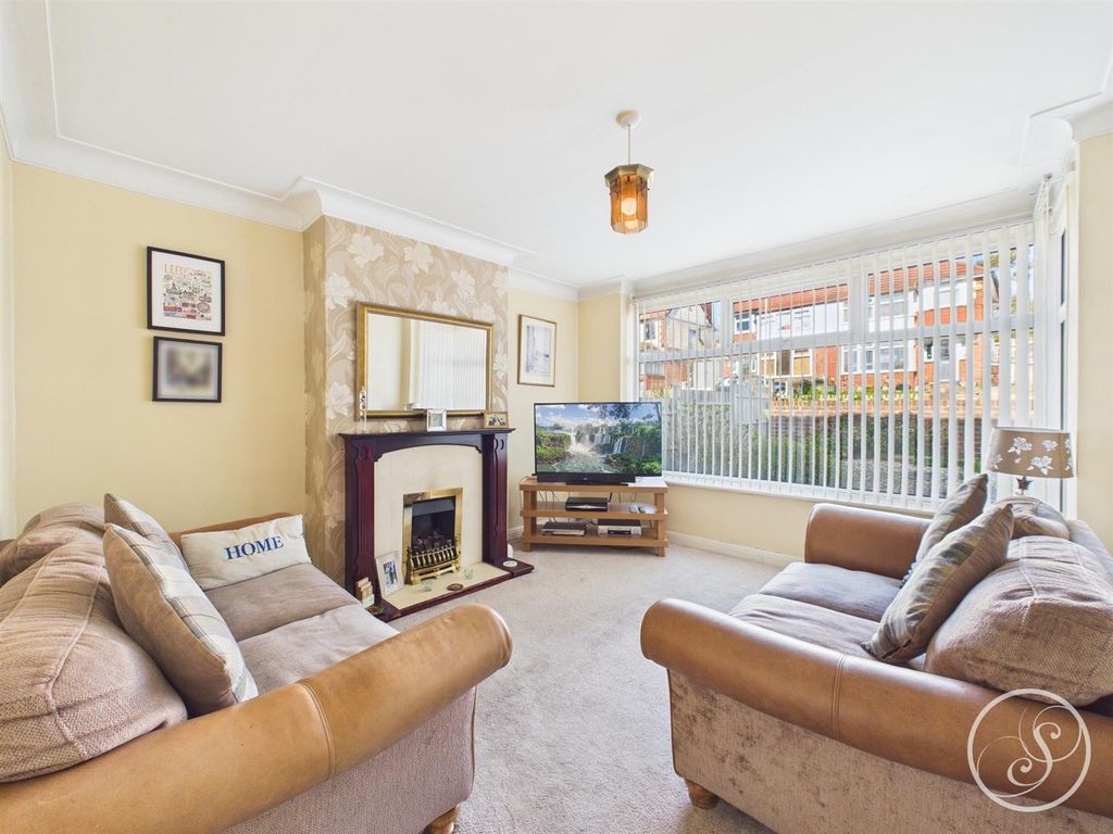 Property photo 3 of 22 Lounge