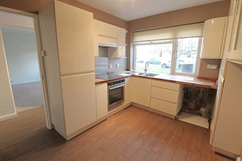 Property photo 3 of 7 Kitchen