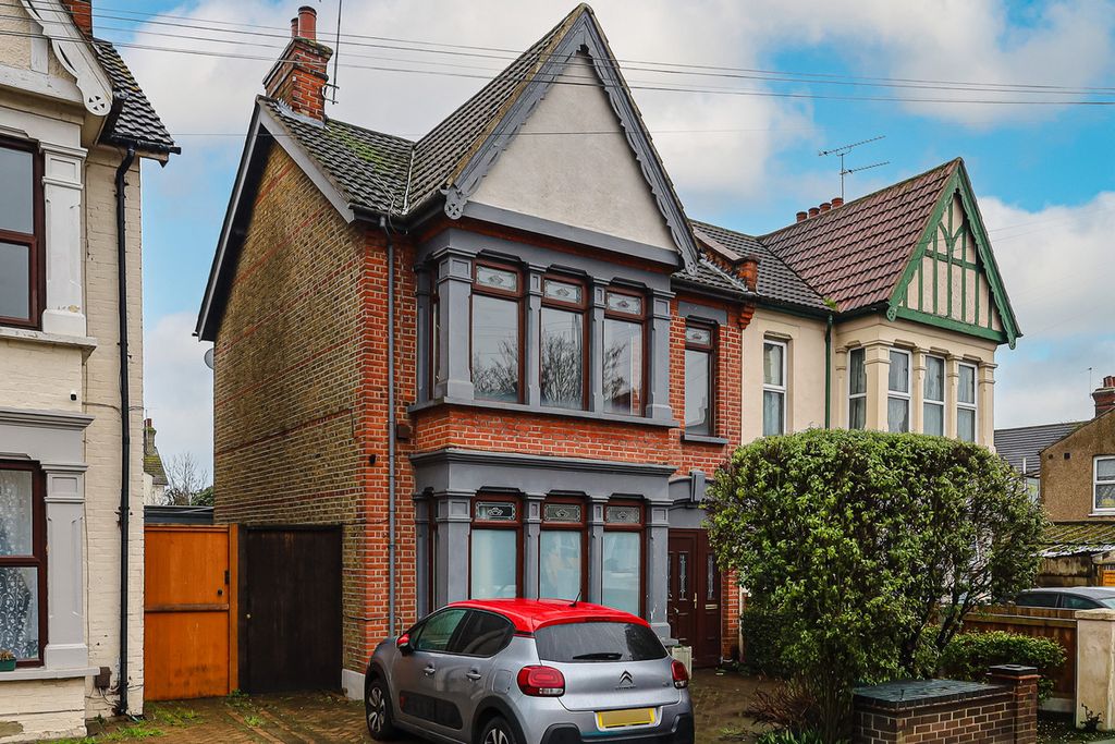 Property photo 1 of 27