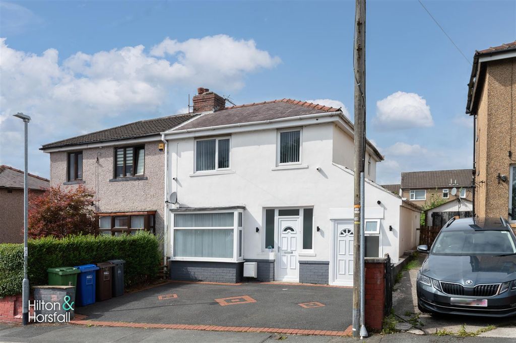 Property photo 1 of 16 Bath Street