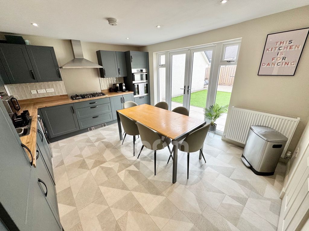 Property photo 3 of 31 Fairlie Road, Brookfield Kitchen