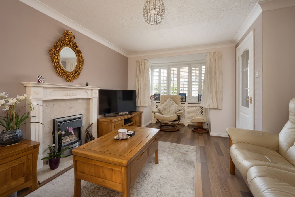 Property photo 2 of 19 Sitting Room