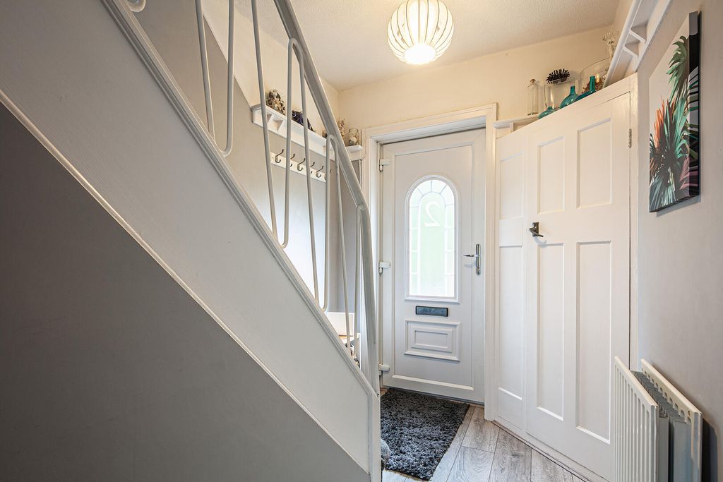 Property photo 3 of 18 Hallway