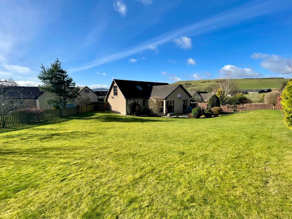 Property photo 2 of 22 House