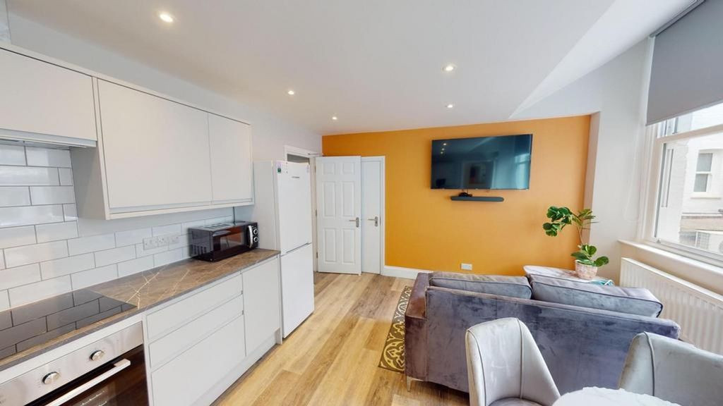 Property photo 1 of 18 A Bright And Spacious Modern Living Room With Styl...