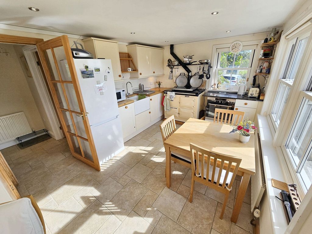 Property photo 2 of 22