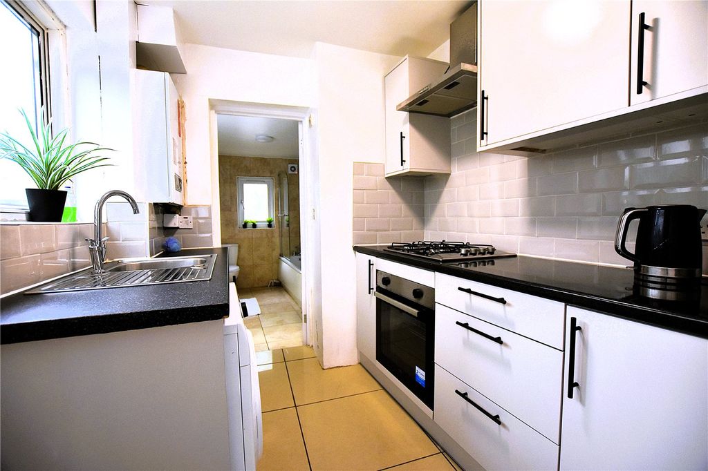 Property photo 1 of 27 Picture No. 12