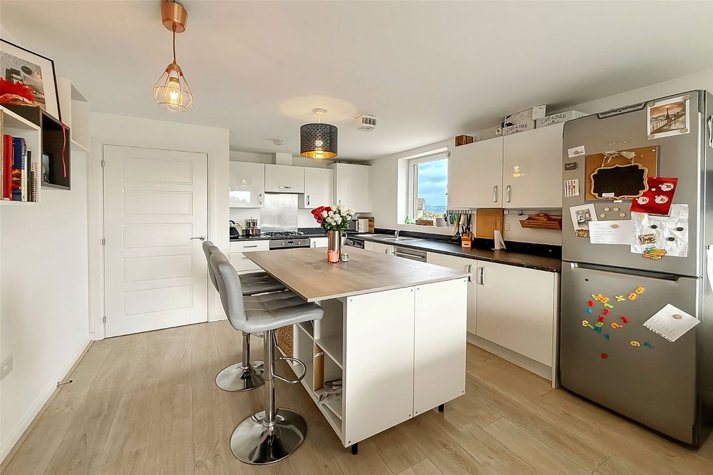 Property photo 2 of 22 Picture No. 14