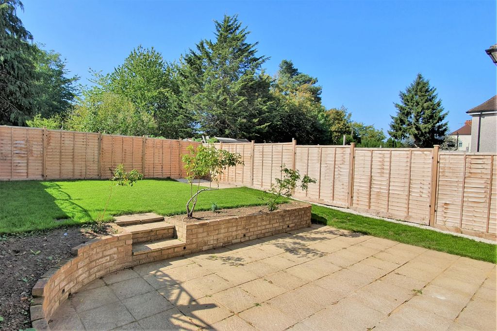 Property photo 2 of 8 Garden