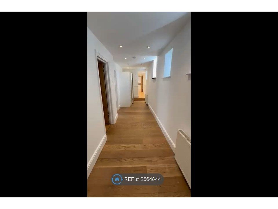 Property photo 1 of 11 Hall