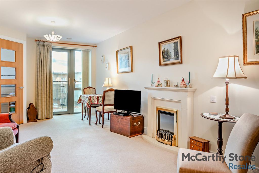 Property photo 2 of 18 8671525-Interior09-800.Jpg