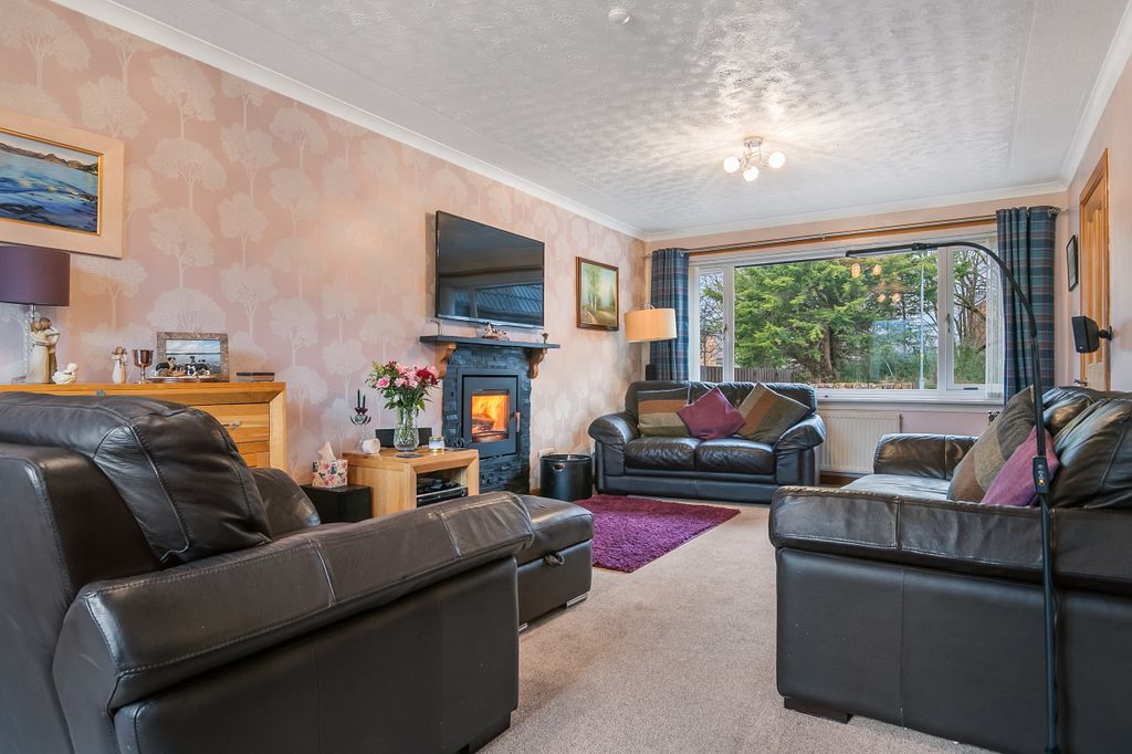 Property photo 2 of 31