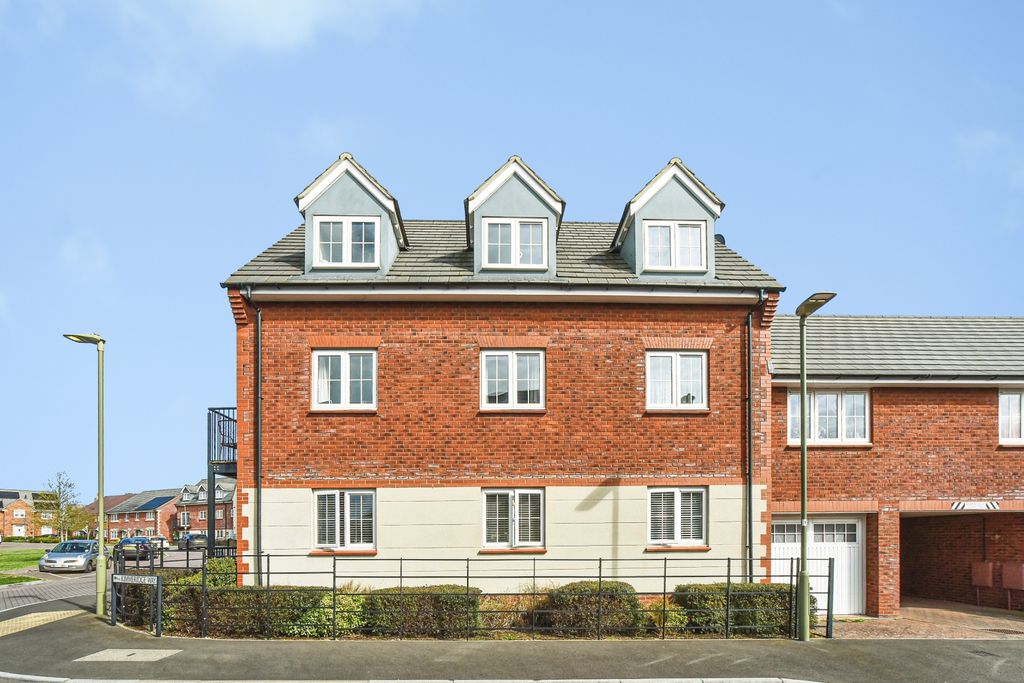 Property photo 2 of 11