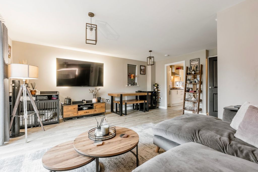 Property photo 2 of 23