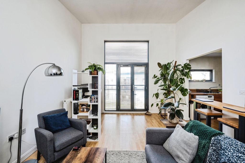 Property photo 3 of 14 Pbox-Img.Jpg