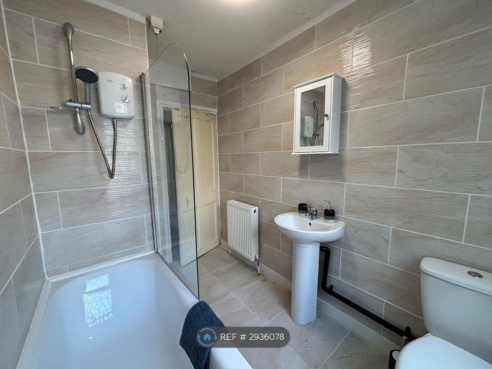 Property photo 3 of 8 Electric Shower Over Bath