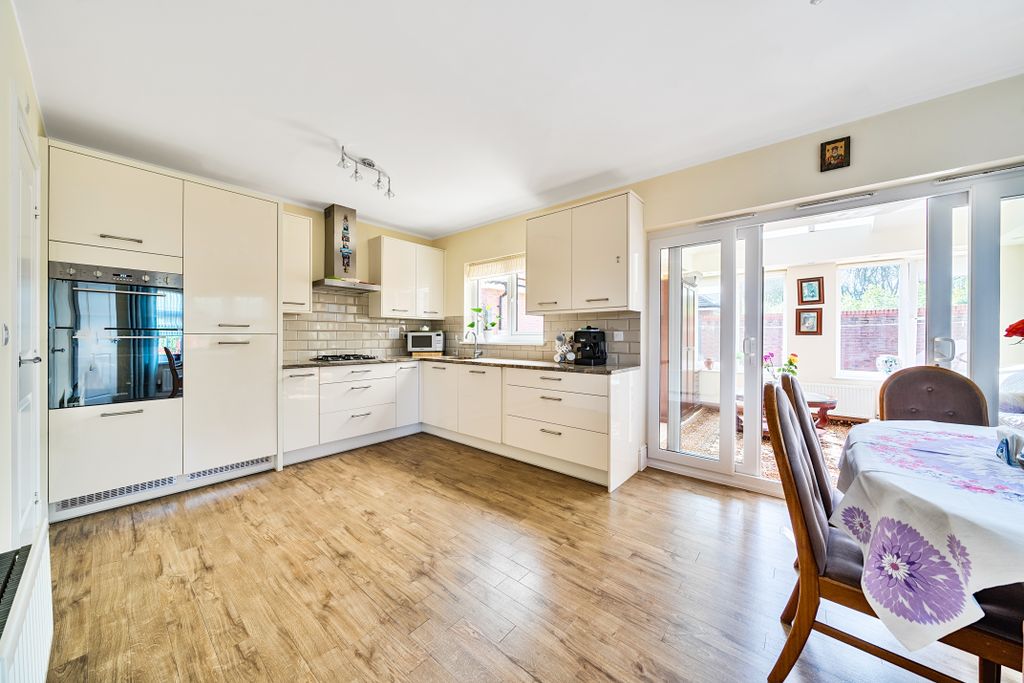 Property photo 3 of 12 12720353