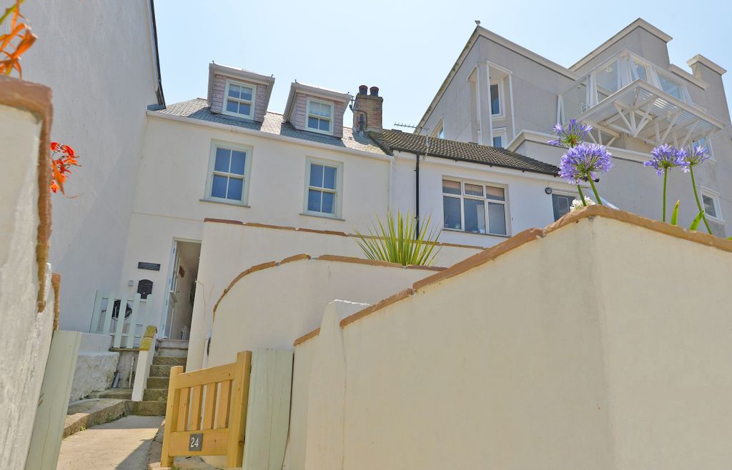 Property photo 3 of 17 Photo 3