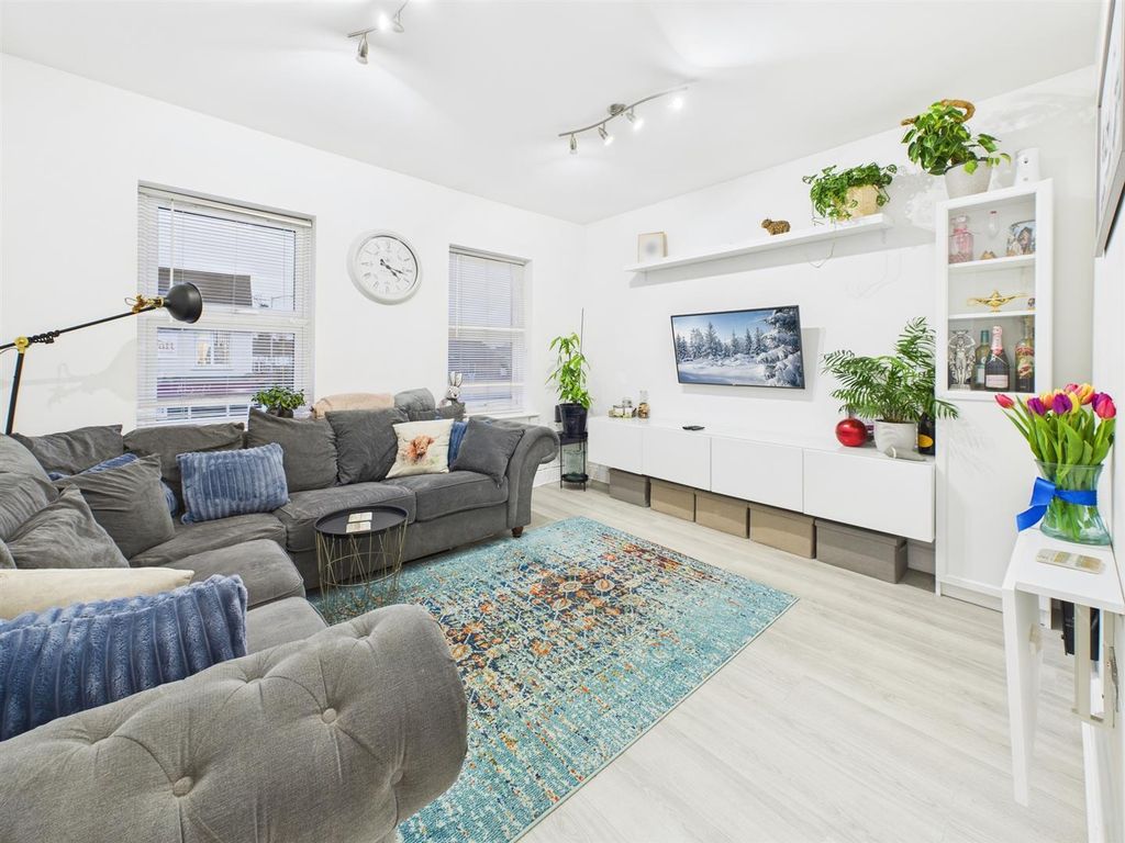 Property photo 3 of 7 Cam05510G0-Pr0126-Still008.Jpg