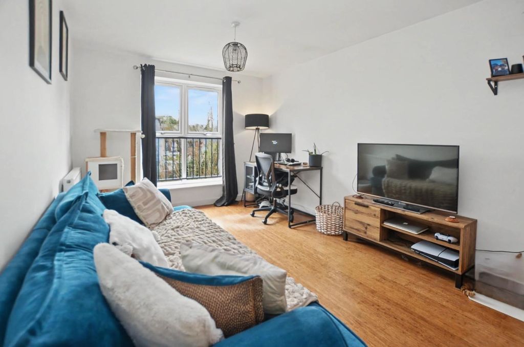 Property photo 3 of 7 Lounge Area