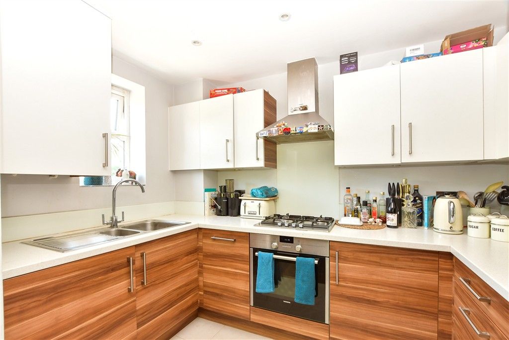 Property photo 3 of 10 Kitchen