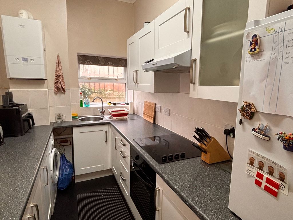 Property photo 2 of 6 Kitchen