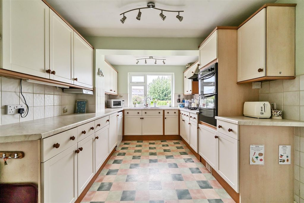 Property photo 2 of 16 Kitchen