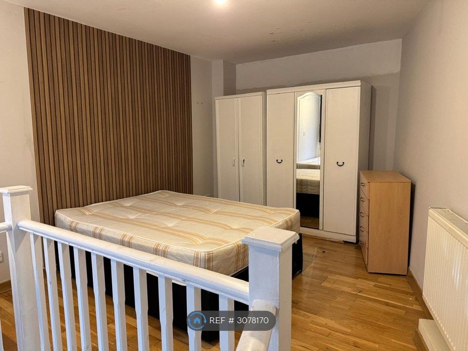 Property photo 1 of 7 Bedroom