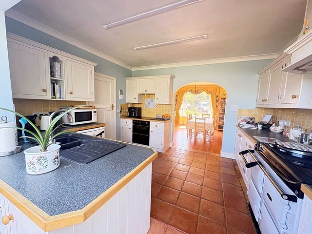 Property photo 3 of 21