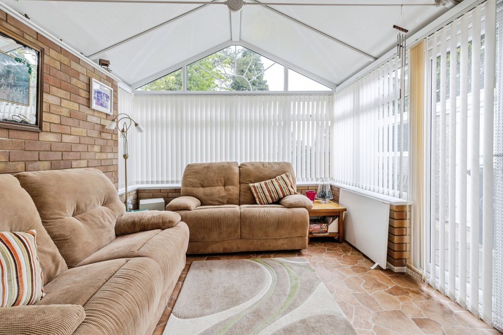 Property photo 3 of 18 Conservatory